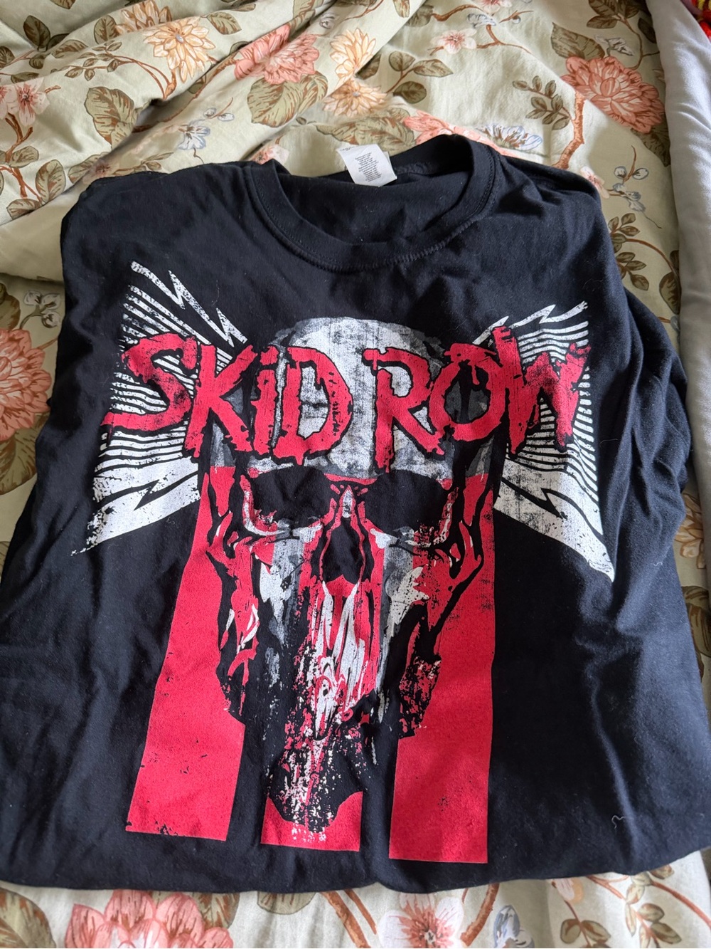 Skid Row concert Graphic Tees size large